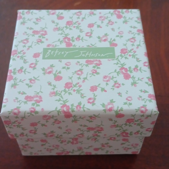 Betsey Johnson Silver Bunny Earrings NWT - Picture 2 of 2